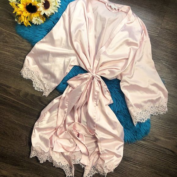 Vintage Other - VINTAGE SATIN PASTEL PINK KIMONO STYLE ROBE W LACE